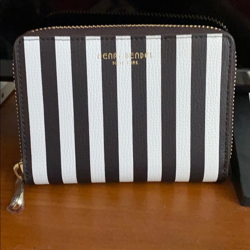 Henri Bendel w57th Medium zip wallet